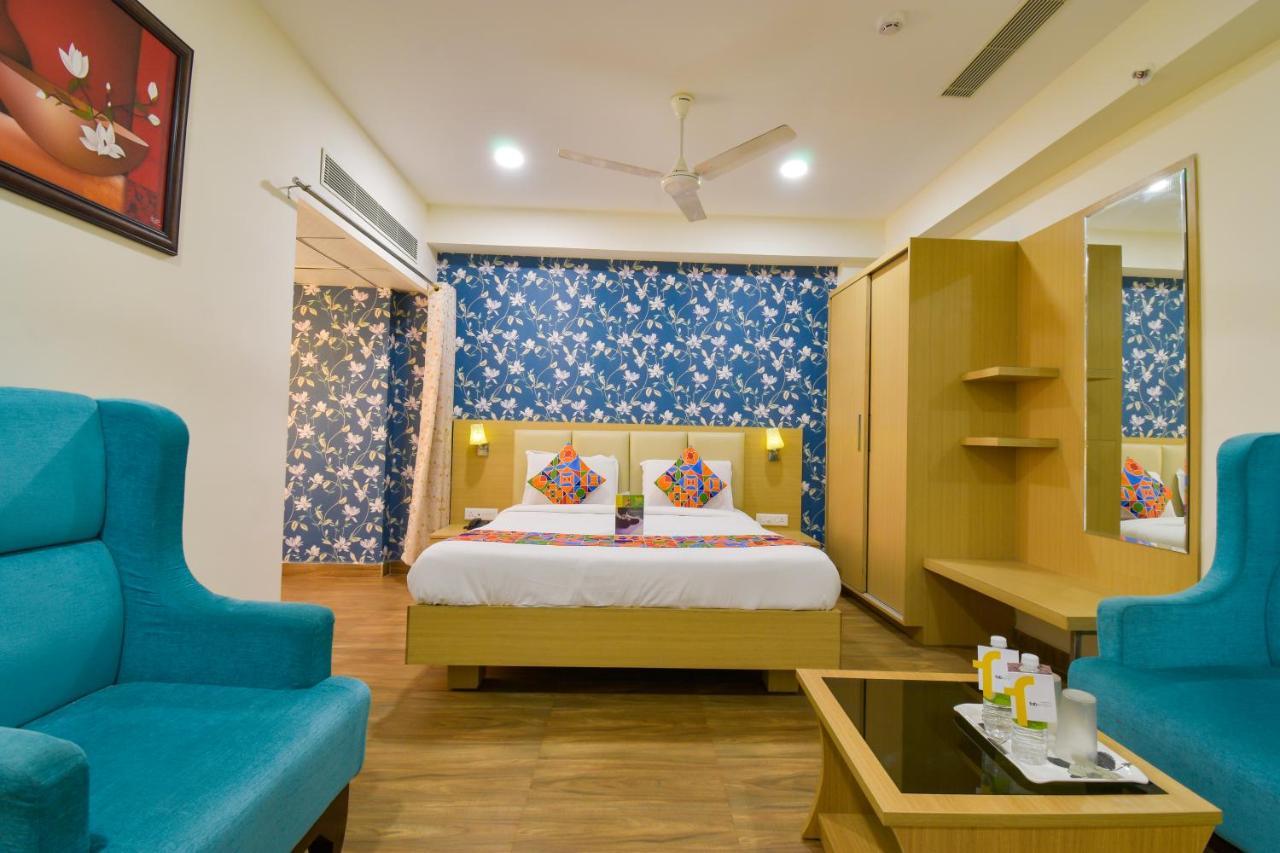 Hotel Raintr33 Hyderabad Exterior photo