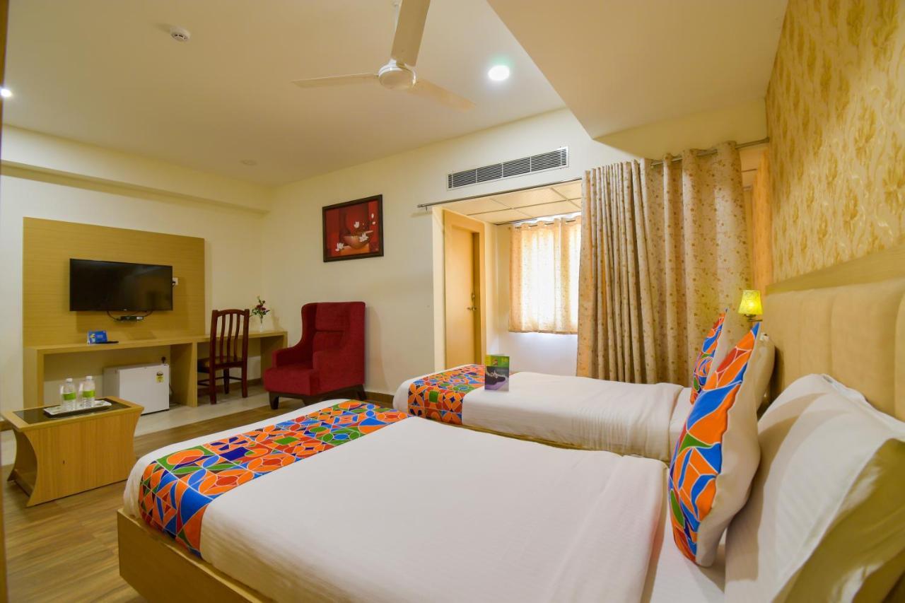 Hotel Raintr33 Hyderabad Exterior photo