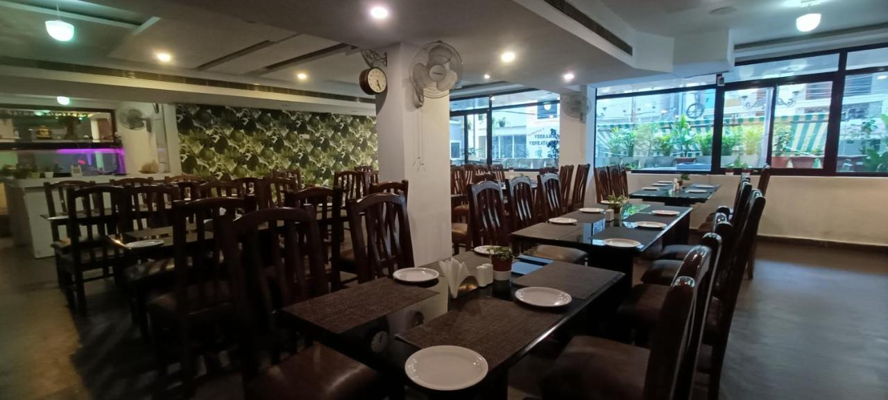 Hotel Raintr33 Hyderabad Exterior photo